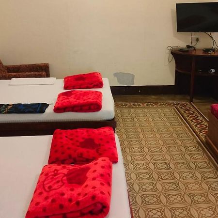 Bed And Breakfast At Colaba Mumbai  Buitenkant foto