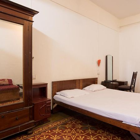 Bed And Breakfast At Colaba Mumbai  Buitenkant foto