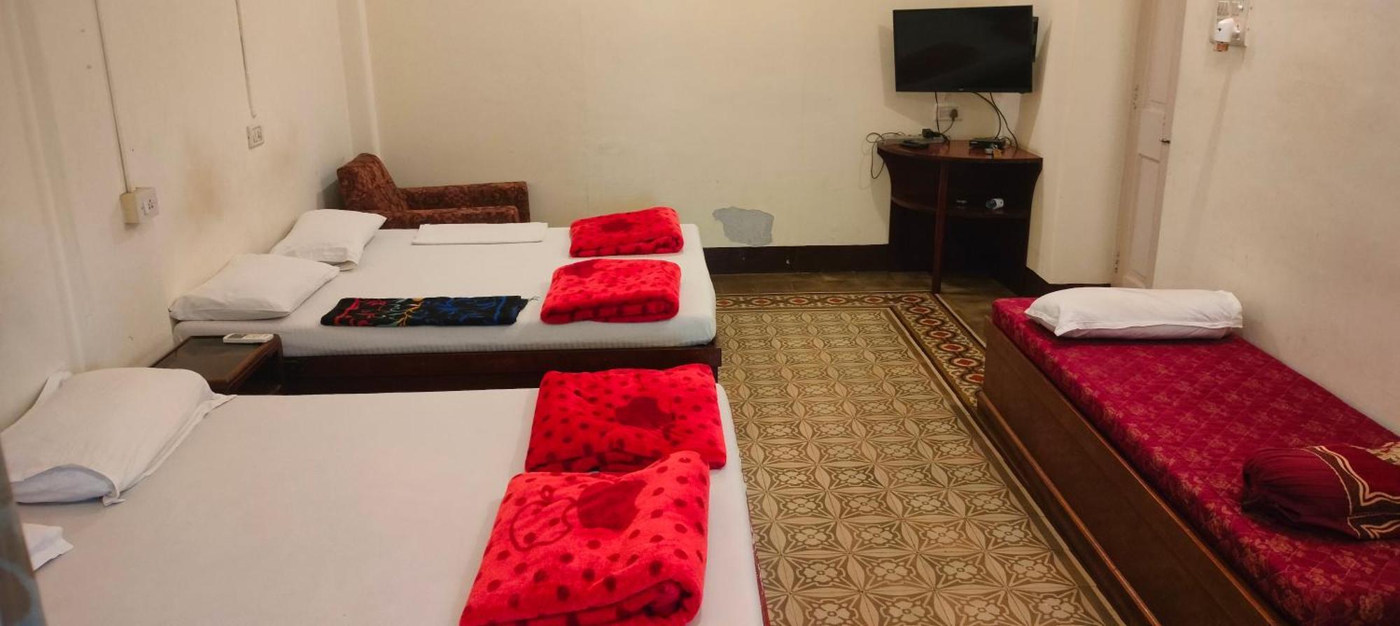 Bed And Breakfast At Colaba Mumbai  Buitenkant foto