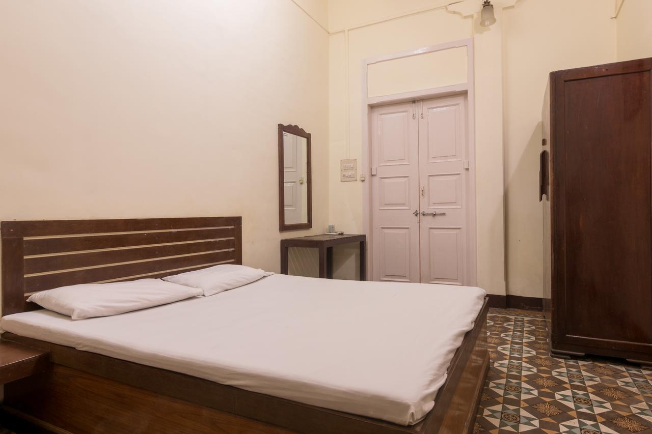 Bed And Breakfast At Colaba Mumbai  Buitenkant foto