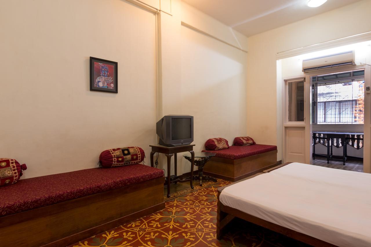 Bed And Breakfast At Colaba Mumbai  Buitenkant foto