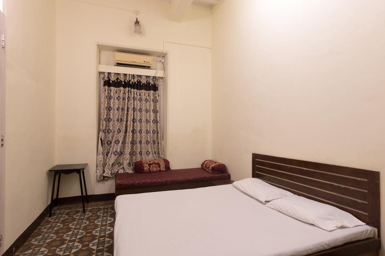 Bed And Breakfast At Colaba Mumbai  Buitenkant foto