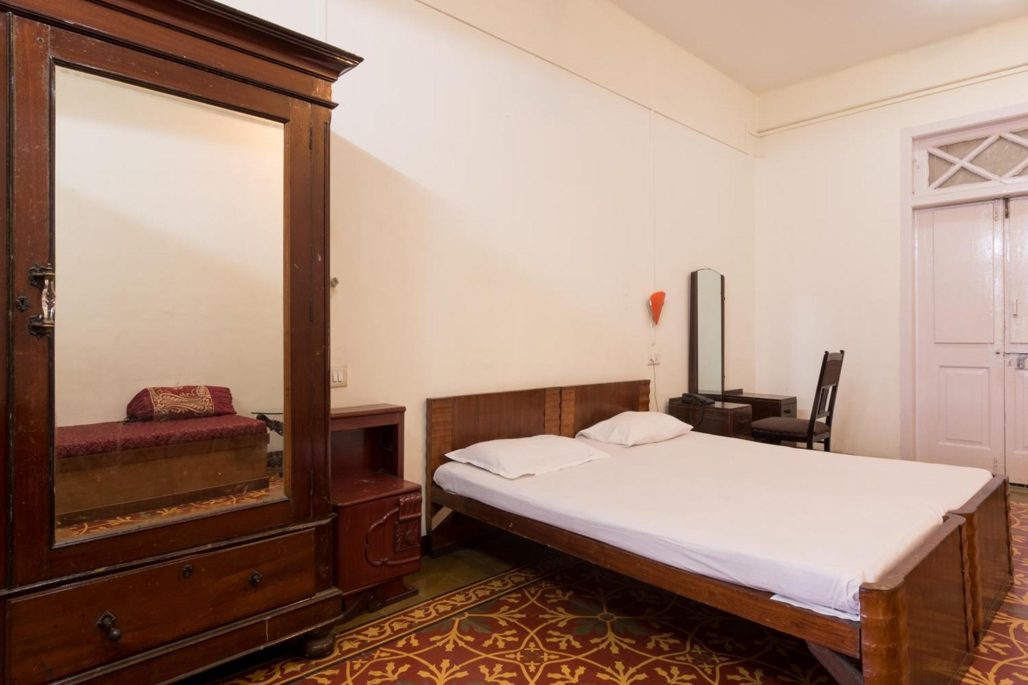 Bed And Breakfast At Colaba Mumbai  Buitenkant foto