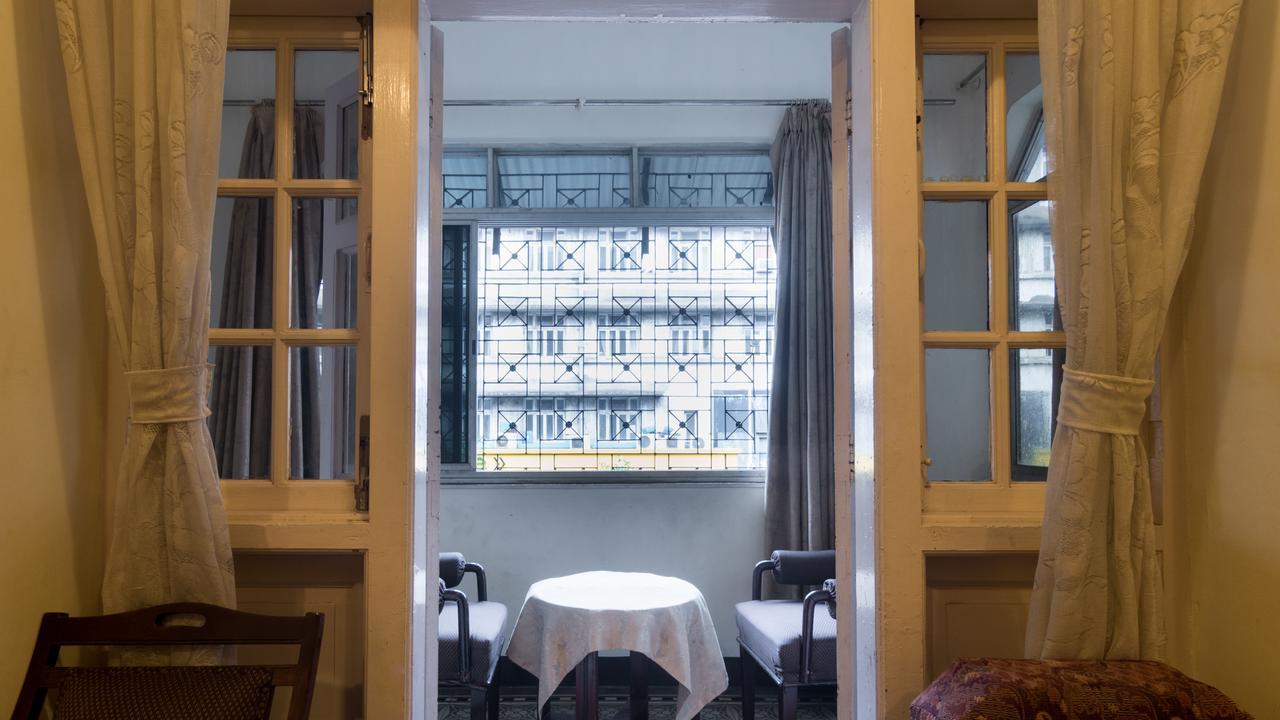 Bed And Breakfast At Colaba Mumbai  Buitenkant foto